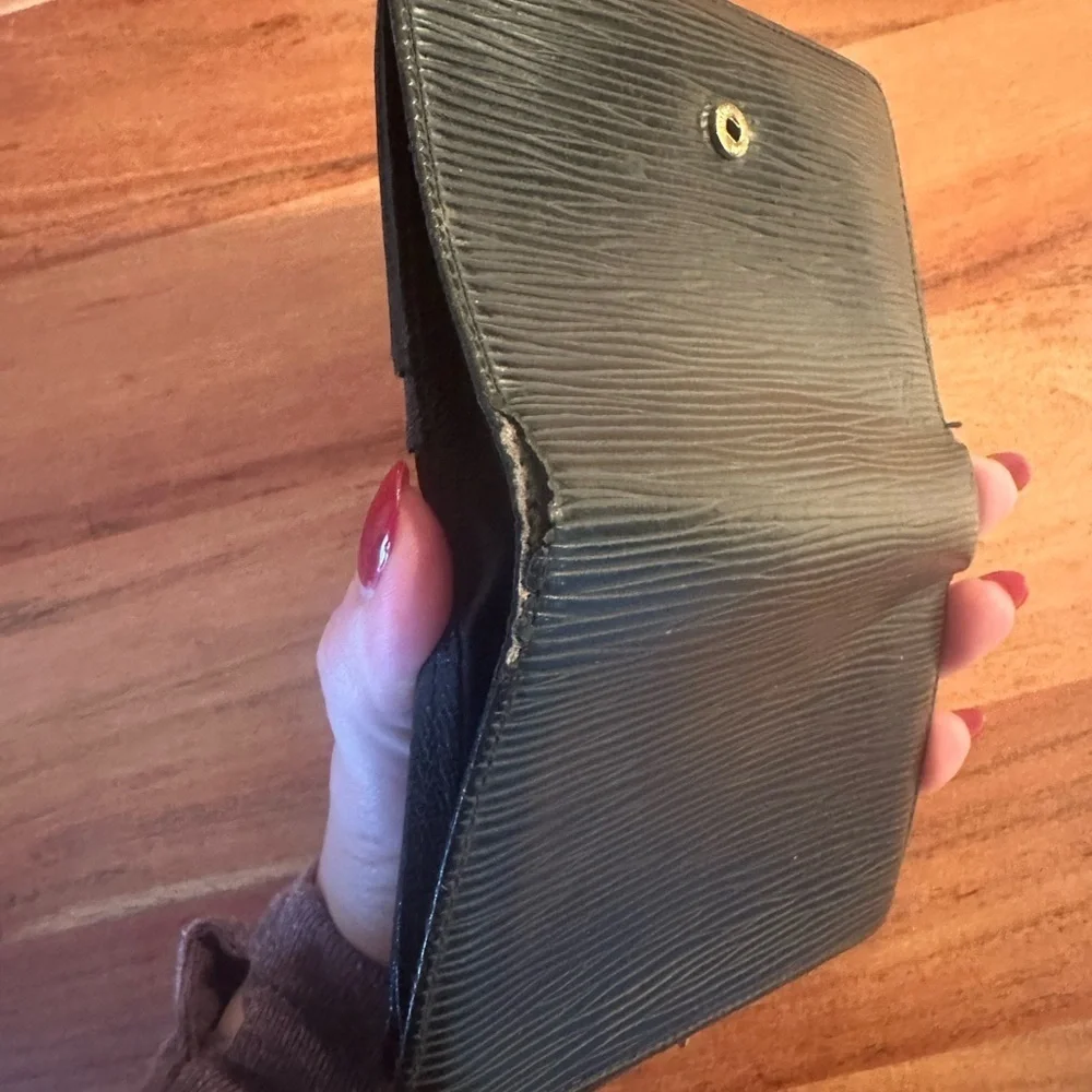 Louis Vuitton Black Epi Bi-Fold Wallet with Kiss lock
